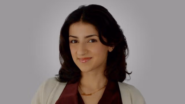Reet Khosa - Headshot of a provisional psychologist based in Alberta with a warm and approachable expression.