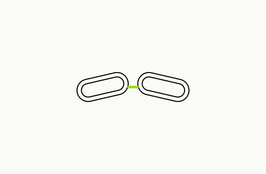 Isometric line drawing of two chain links pulled apart with a brand-green mark in the gap between them, the glossary specimen for belief unpairing.