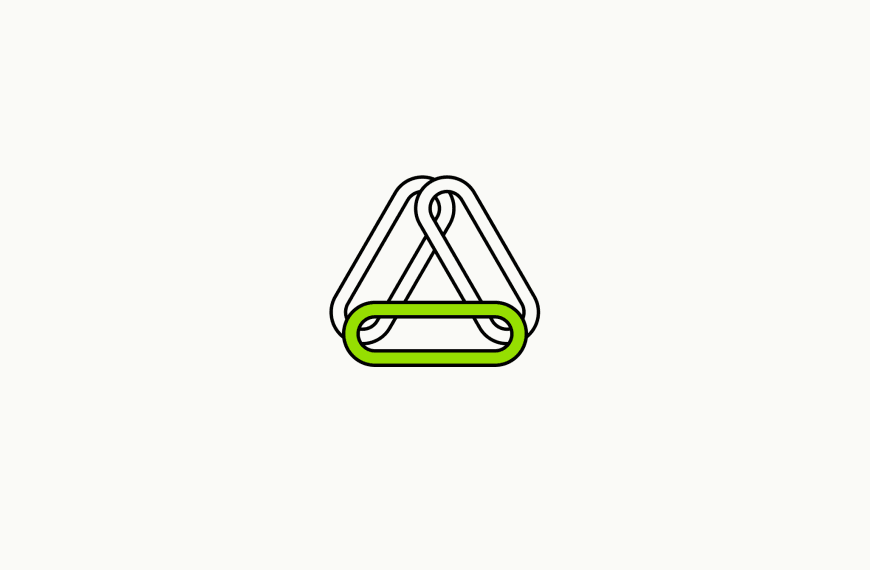 Isometric line drawing of three interlocking chain links with one filled in brand green, the glossary specimen for pattern loops.